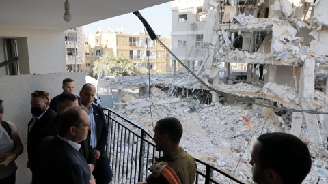 ביקור מדיני ראשון לאחר המלחמה באיראן- ראש העיר צביקה ברוט אירח את שר החוץ גדעון סער ושר הפנים של גרמ