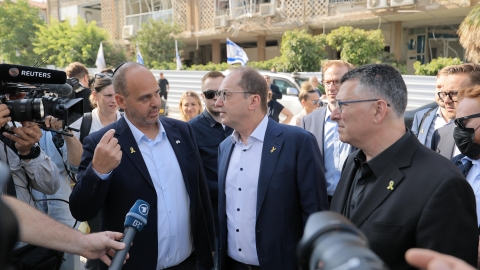 ביקור מדיני ראשון לאחר המלחמה באיראן- ראש העיר צביקה ברוט אירח את שר החוץ גדעון סער ושר הפנים של גרמ
