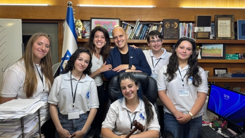 ראשת העיר ליום אחד מועצת הנוער העירונית החליפה את הנהגת בעיר במסגרת יום חילופי השלטון (5).jpeg